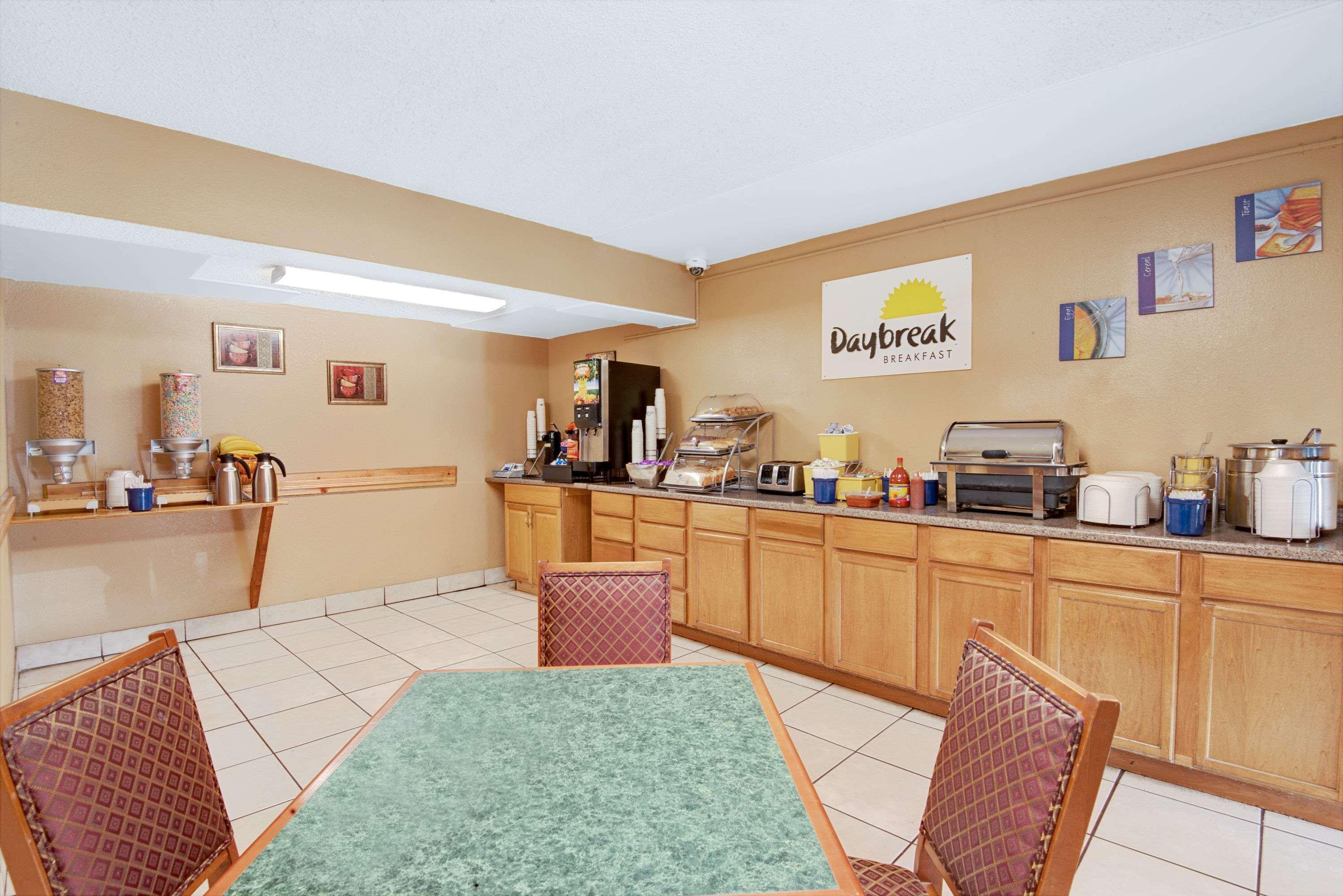 Days Inn By Wyndham El Paso Airport East Екстериор снимка