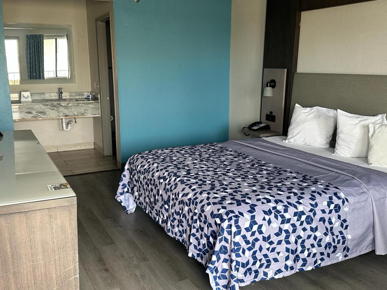 Days Inn By Wyndham El Paso Airport East Екстериор снимка