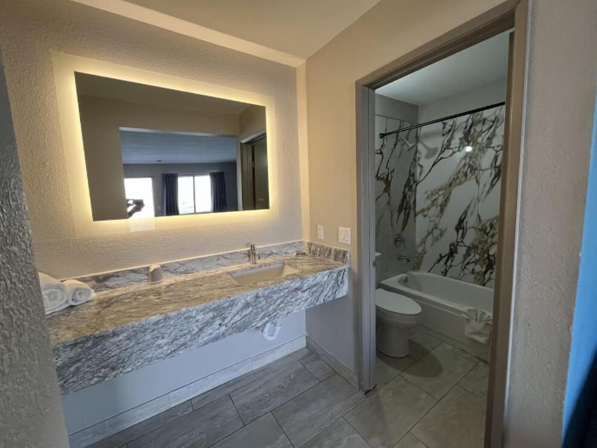 Days Inn By Wyndham El Paso Airport East Екстериор снимка